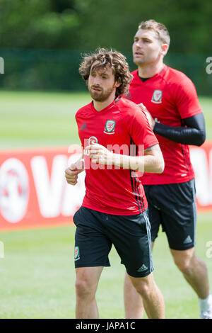 Hensol, Wales, Regno Unito. 07Th Giugno, 2017. Hensol, Wales, Regno Unito, 7 giugno 2017. Joe Allen durante il Galles squadra nazionale della formazione a Hensol Castle davanti a lato la Coppa del Mondo FIFA 2018 match di qualificazione contro la Serbia. Foto di credito: Mark Hawkins/Alamy Live News Foto Stock