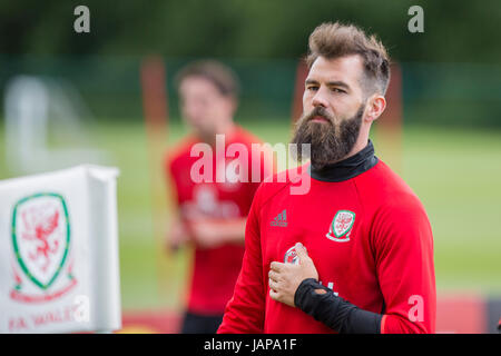 Hensol, Wales, Regno Unito. 07Th Giugno, 2017. Hensol, Wales, Regno Unito, 7 giugno 2017. Joe Ledley durante il Galles squadra nazionale della formazione a Hensol Castle davanti a lato la Coppa del Mondo FIFA 2018 match di qualificazione contro la Serbia. Foto di credito: Mark Hawkins/Alamy Live News Foto Stock