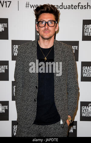 Londra, Regno Unito. Il 7 giugno 2017. Henry Holland assiste il Gala show a laurearsi Fashion Week 2017. Foto: CatwalkFashion/Alamy Live News Foto Stock