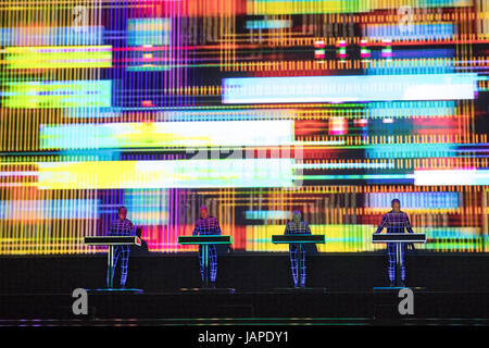 Brighton, Regno Unito. 7 Giugno 2017,Kraftwerk eseguire's Kraftwerk 3-D in corrispondenza del centro di Brighton, Brighton, Regno Unito. Credito: Jason Richardson / Alamy Live News Foto Stock