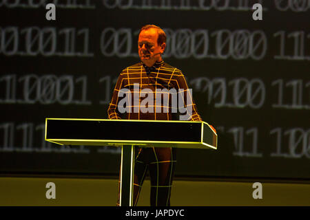 Brighton, Regno Unito. 7 Giugno 2017,Kraftwerk eseguire's Kraftwerk 3-D in corrispondenza del centro di Brighton, Brighton, Regno Unito. Credito: Jason Richardson / Alamy Live News Foto Stock