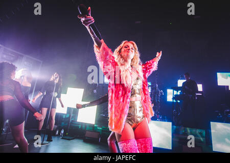 Londra, Regno Unito. Il 7 giugno, 2017. Lo svedese nato il cantautore, Zara Larsson, effettua il suo primo titolo UK show all'O2 Shepherds Bush Empire di Londra, 2017 Credit: Myles Wright/ZUMA filo/Alamy Live News Foto Stock