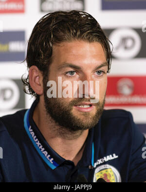 Scozia Charlie Mulgrew durante la conferenza stampa a Hampden Park, Glasgow. Foto Stock