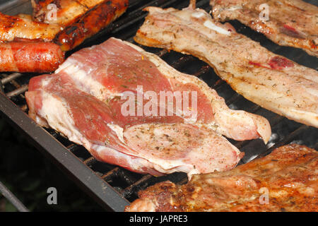 Verschiedene Sorten Fleisch vom Grill Foto Stock