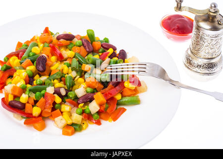 Cibo sano: verdure al vapore su una piastra bianca Foto Stock