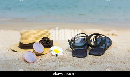 Estate accessori per una bella giornata in spiaggia Foto Stock