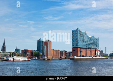 Amburgo, Germania - 17 maggio 2017: l'Elbe philharmonic hall o elbphilharmonie, concert hall in hafen quartiere della città di Amburgo Foto Stock