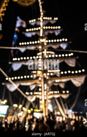Luce sfocata astrazione di notte, la luce colorata. Foto Stock
