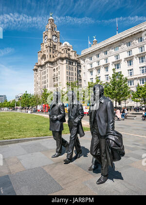 Beatles statua da Andrew Edwards Dicembre 2015 sul lungomare di Liverpool donati da Cavern Club per contrassegnare il 50th. Anniversario della band di ultima gig p. Foto Stock