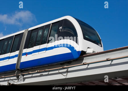 Monorotaia moderno treno veloce su ferrovia, Mosca, Russia Foto Stock