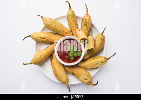 Peperoncino verde pakode o mirch o mirchi pakode, Indiano preferito ora del tè spuntino nel monsone Foto Stock