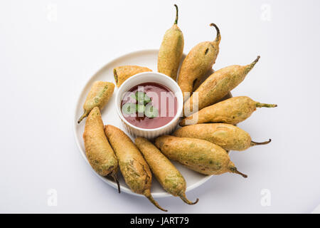 Peperoncino verde pakode o mirch o mirchi pakode, Indiano preferito ora del tè spuntino nel monsone Foto Stock