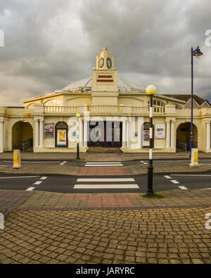 Facciata del Grand Pavilion. Porthcawl. Bridgend. Il Galles. Regno Unito Foto Stock