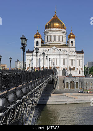La Cattedrale di Cristo Salvatore sulla banca del fiume Moskva pochi isolati dal Cremlino di Mosca, Russia, Europa Foto Stock