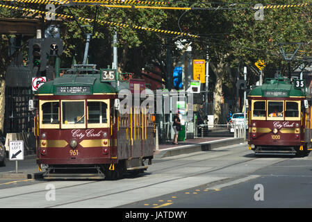 Tram tradizionali a Melbourne city centre, Victoria, Australia. Foto Stock