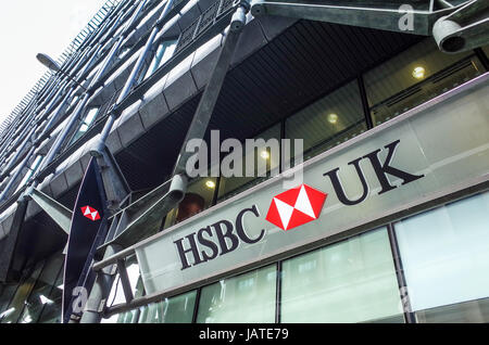 HSBC Bank e uffici nel quartiere finanziario di Londra (il miglio quadrato o la City di Londra) Foto Stock