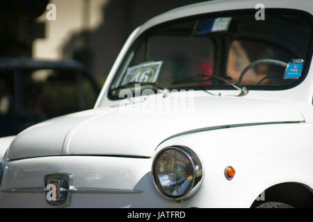 Fiat 500 di auto storiche - Auto d'epoca in Italia, vicino a Siena Foto Stock