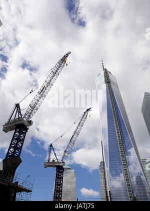 La costruzione della torre di libertà in Lower Manhattan, New York City, Stati Uniti d'America. Foto scattata su: Settembre 29th, 2013 Foto Stock