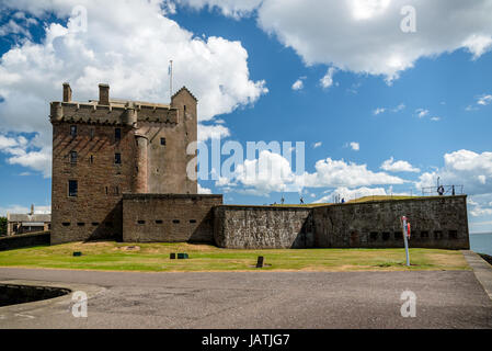 Il castello di Broughty sulle rive del fiume Tay Foto Stock