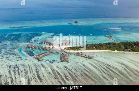 Tipica Maldive resort nel Nord Atoll regione Foto Stock