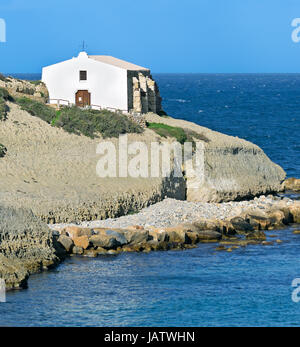 Chiesa di Balai vicino al mare Foto Stock