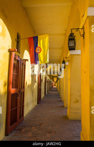 Passaggio a Cartagena, Colombia noto come Las Bovedas nel vecchio centro della città Foto Stock