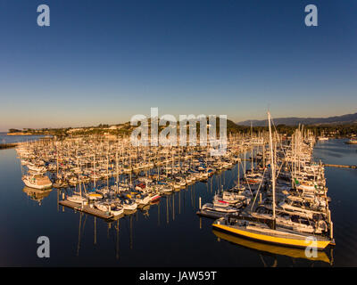 Antenna di barche in Santa Barbara Porto, Santa Barbara, California Foto Stock