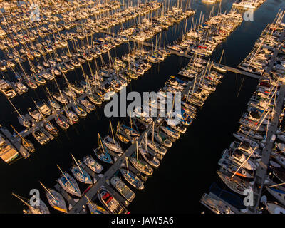 Antenna di barche in Santa Barbara Porto, Santa Barbara, California Foto Stock