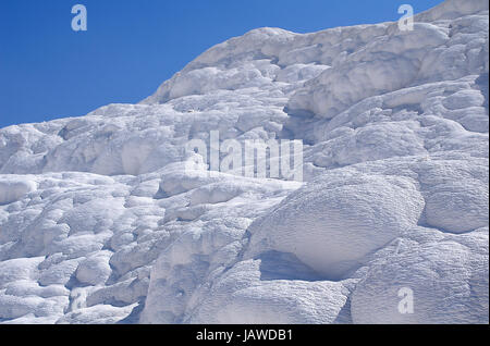 Dettaglio dei travertini in Pamukkale, centrale la Turchia. Le terrazze sono formate da minerali ricche di calcio acqua. Foto Stock