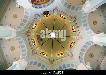 Il soffitto della chiesa all'interno del cimitero di Havana, Cuba Foto Stock