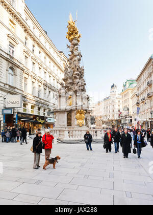 VIENNA - Marzo 9: La colonna della peste sul Graben, strada storica di Vienna in Austria il 9 marzo 2011. Colonna della Peste fu inaugurato nel 1693 dopo la fine delle ultime grandi epidemie di peste (iniziato nel 1679) Foto Stock