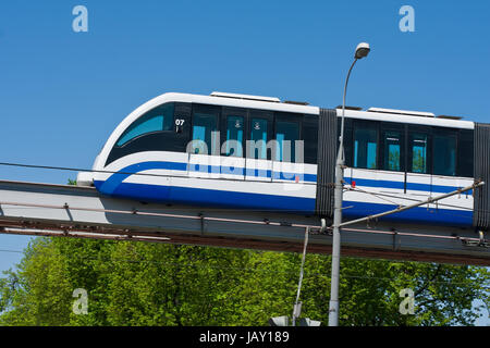 Monorotaia moderno treno veloce su ferrovia, Mosca, Russia Foto Stock