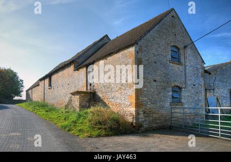 Cotswold fienile nel villaggio di Condicote, Gloucestershire, Inghilterra. Foto Stock