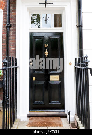 Inglese tradizionale vittoriano porta anteriore Foto Stock