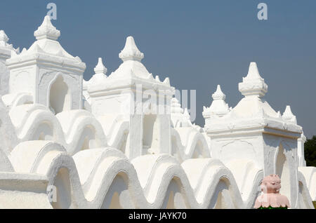 Mya Thein Tan tempio, Mingin, vicino a Mandalay, Myanmar Foto Stock