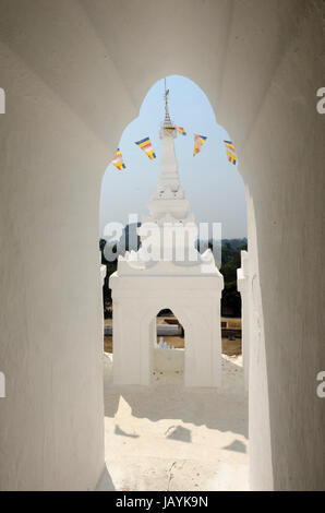 Mya Thein Tan tempio, Mingin, vicino a Mandalay, Myanmar Foto Stock