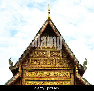 La parte anteriore del tetto Thailandia del tempio. Foto Stock