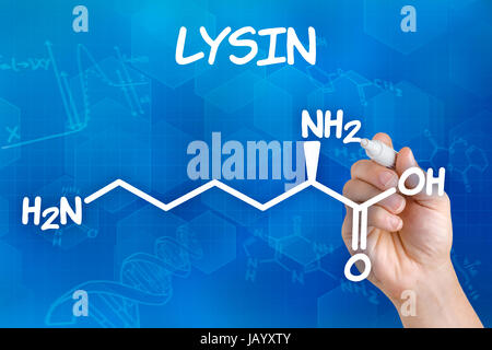 Mano zeichnet chemische Strukturformel von lisina Foto Stock