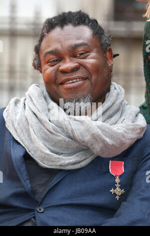 Londra, Regno Unito. 07Th Giugno, 2017. Yinka Shonibare, Royal Academy of Arts Estate Anteprima della Fiera partito, Burlington House, Londra UK, 07 giugno 2017, Foto di Richard Goldschmidt Credito: ricca di oro/Alamy Live News Credito: ricca di oro/Alamy Live News Foto Stock