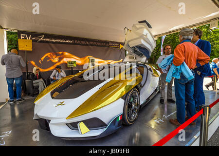 Il Piemonte, Torino, Italia. Il giorno 08 Giugno, 2017. Italia Piemonte Torino parco del Valentino 'Salone dell'auto di Torino ' - Fv Frangivento Credito: Davvero Facile Star/Alamy Live News Foto Stock