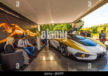 Il Piemonte, Torino, Italia. Il giorno 08 Giugno, 2017. Italia Piemonte Torino parco del Valentino 'Salone dell'auto di Torino ' - Fv Frangivento Credito: Davvero Facile Star/Alamy Live News Foto Stock