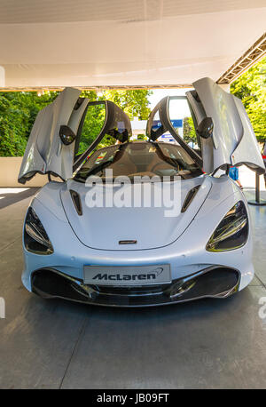 Il Piemonte, Torino, Italia. Il giorno 08 Giugno, 2017. Italia Piemonte Torino parco del Valentino 'Salone dell'auto di Torino '- Stand McLaren Credito: Davvero Facile Star/Alamy Live News Foto Stock