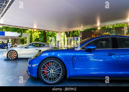 Il Piemonte, Torino, Italia. Il giorno 08 Giugno, 2017. Italia Piemonte Torino parco del Valentino 'Salone dell'auto di Torino '- Stand Porsche Credito: Davvero Facile Star/Alamy Live News Foto Stock