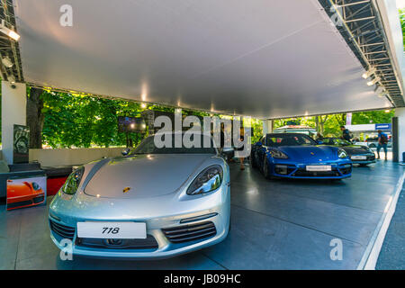 Il Piemonte, Torino, Italia. Il giorno 08 Giugno, 2017. Italia Piemonte Torino parco del Valentino 'Salone dell'auto di Torino ' -Stand Porsche Credito: Davvero Facile Star/Alamy Live News Foto Stock