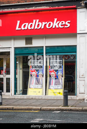 Southampton, Newcastle upon Tyne, Regno Unito. Il giorno 08 Giugno, 2017. Bookmakers dare odds generale sul risultato delle elezioni. Credito: Giuseppe Gallia/Alamy Live News Foto Stock