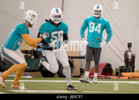 Davie, Florida, Stati Uniti d'America. 8 Giugno, 2017. Miami Dolphins linebacker Lawrence Timmons (94) a Miami Dolphins training facility in Davie, Florida il 8 giugno 2017. Credito: Allen Eyestone/Palm Beach post/ZUMA filo/Alamy Live News Foto Stock