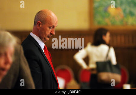 Swansea, Regno Unito. 09 Giugno, 2017. MP Geraint Davies. Il conteggio delle schede elettorali presso Brangwyn Hall per le elezioni generali di Swansea, Galles, UK Credit: D Legakis/Alamy Live News Foto Stock