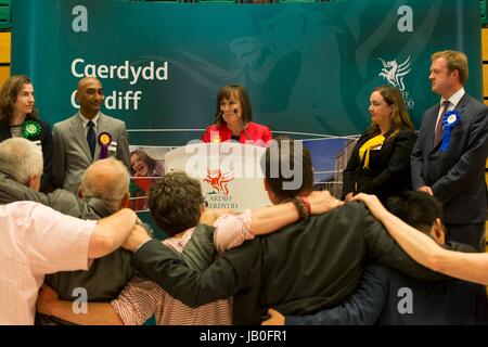 Cardiff, Galles, UK. 09 Giugno, 2017. Lavoro di Jo Stevens parla dopo essere stato rieletto MP per Cardiff Central a elezioni generali 2017 conteggio dei voti, Sport Galles centro nazionale, Sophia Gardens. Foto di credito: Mark Hawkins/Alamy Live News Foto Stock