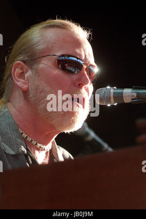 27 maggio 2017 - file foto: GREGORY LENOIR " GREGG ALLMAN" (nato il 8 dicembre 1947Ê- morì il 27 maggio 2017) era un musicista americano, cantante e cantautore. Egli è meglio conosciuto per l'esecuzione nella Allman Brothers Band. A seguito di una serie di problemi di salute, Allman muore nella sua casa di Savannah, Georgia, il 27 maggio 2017, a causa di complicazioni del cancro del fegato. Egli era di 69 anni. Nella foto: 3 Ottobre 2006 - Pittsburgh, PA, Stati Uniti - 27 Maggio 2017 - Gregg Allman, membro fondatore della Allman Brothers Band che ha vinto il dramma della famiglia, la tossicodipendenza e i problemi di salute per diventare un anziano brizzolato s Foto Stock