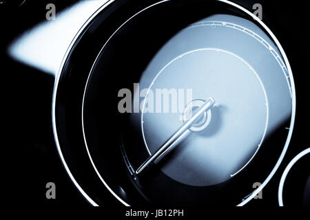 Dettaglio di un misuratore di vuoto con un ago di puntamento Foto Stock